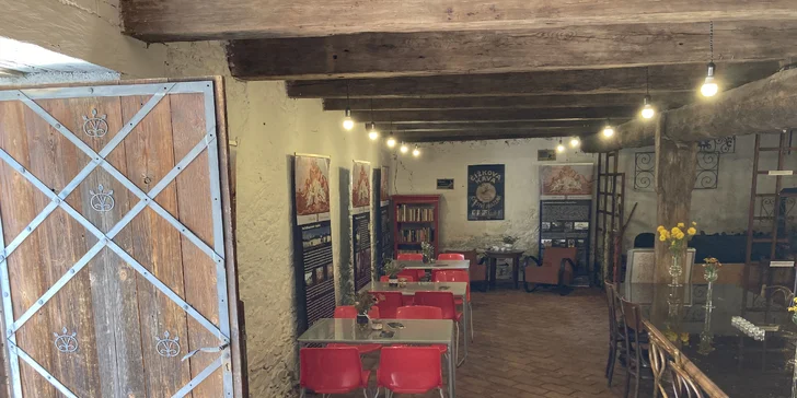 Dostanete i drobné občerstvení. 
