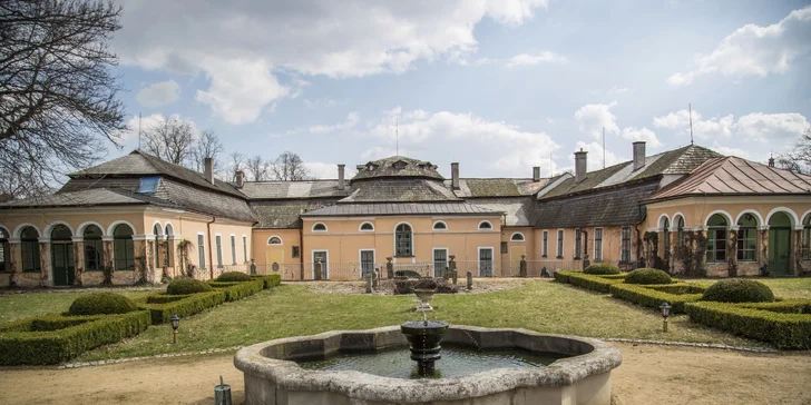 Krásné chvilky jarní či letní romantiky na zámku Úsobí se snídaní či polopenzí