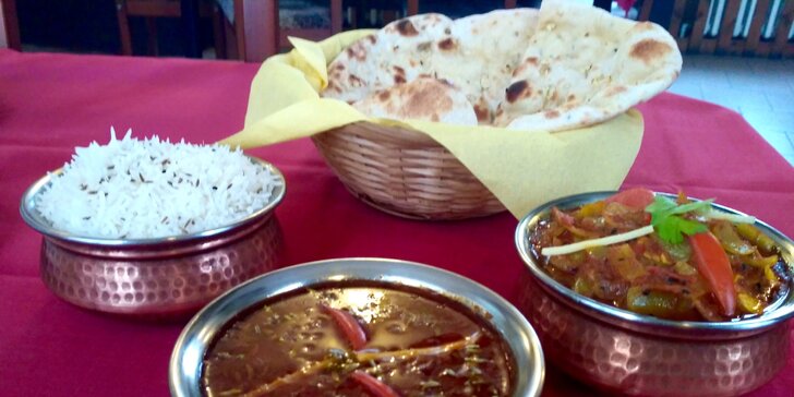 Pravé indické menu se vším všudy: tradiční pokrmy vč. salátu a dezertu