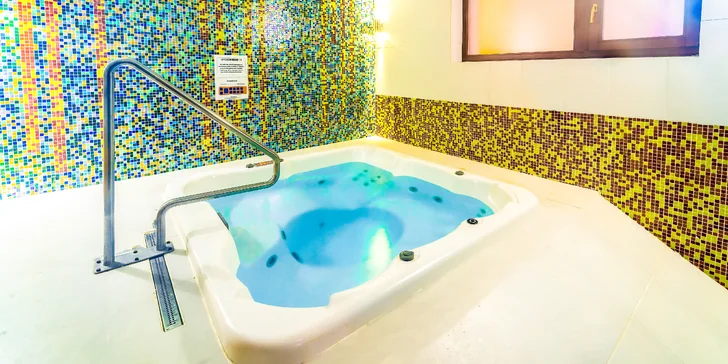 Nechajte sa rozmaznávať tisíckami jemných bubliniek v vírivke a hydromasážnej vani.
