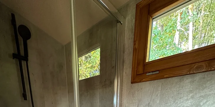 Samozřejmostí je moderní koupelna se sprchovým koutem a toaletou.
