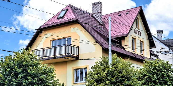 K dokonalému pobytu můžete volit ze tří apartmánů: jednopodlažního (40 m²), jednopodlažního s terasou (50 m²) a dvoupodlažního s balkonem (60 m²). 