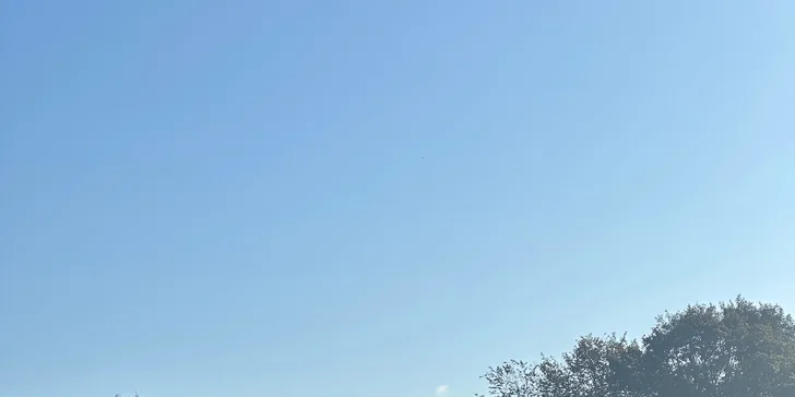 Přímo od vašeho ubytování vede pěšina k pískovcovým Krkavčím skalám, odkud budete mít krásný výhled na vrchol Ještědu.