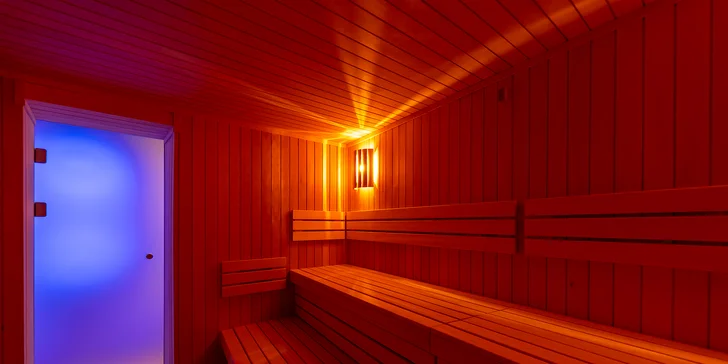 Součástí oázy klidu je i finská sauna, kde se vyhřejete a pak si odpočinete v odpočívárně.