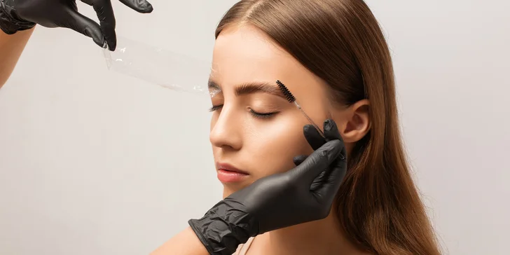 Laminácia obočia, kórejský lashlift mihalníc alebo kombinácia oboch