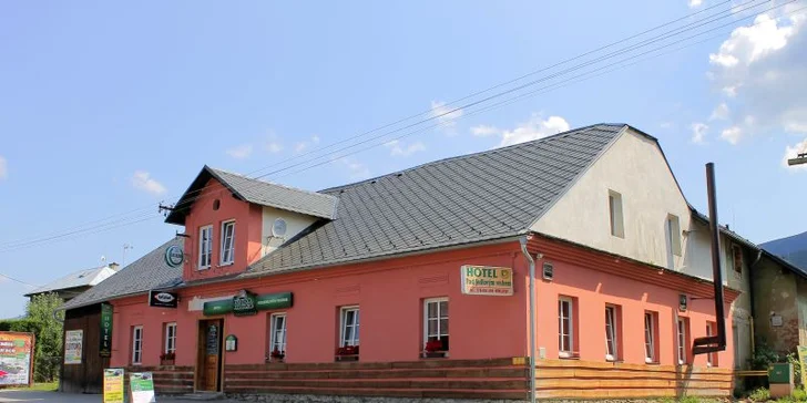 Pokud přijedete autem, zaparkujete ho na bezplatném parkovišti.