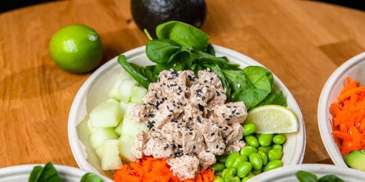 Kuracie Poké + wakame šalát + bezodný nápoj 
