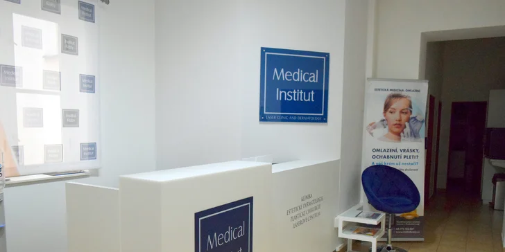 Dentální hygiena trvá zhruba hodinu.