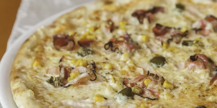 500 g Pizza Provinciale (pizza pasta, syr, šunka, slanina, feferóny, kukurica, cesnak)