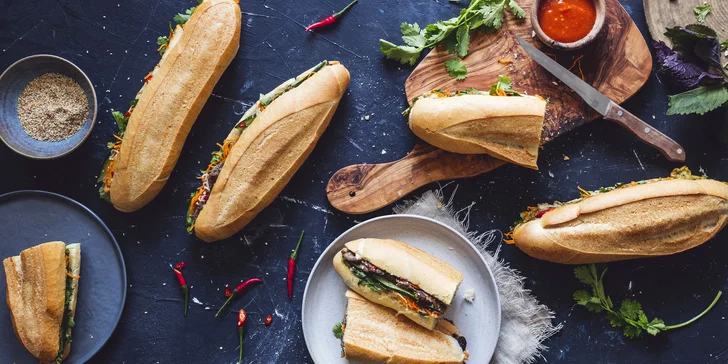 Vietnamská bageta a ledový čaj z banh—mi—ba pro 1 nebo 2 osoby