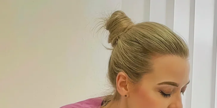 Mezoterapia tváre hĺbkovo hydratuje a rozjasňuje pokožku.
