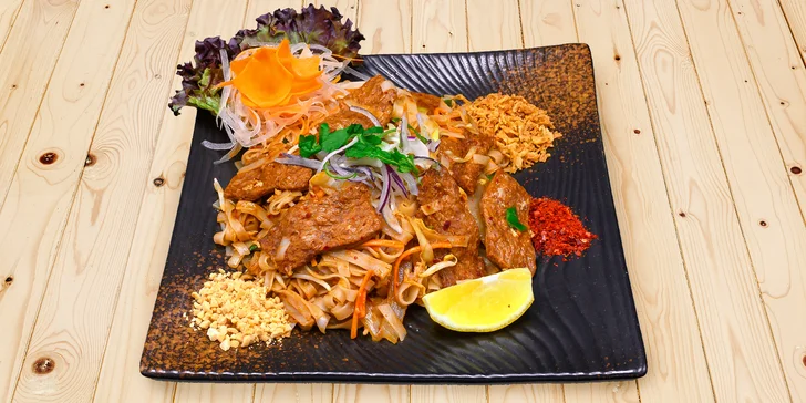 Myslí tu i na vegany – tohle je Pad Thai veganské hovězí. 