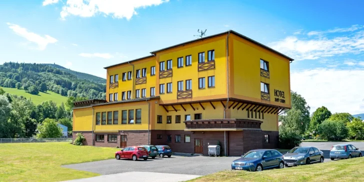Odpočinete si v příjemně zařízených pokojích či apartmánech.