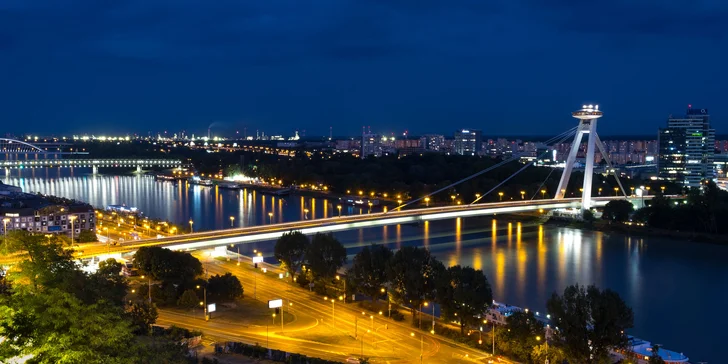 Vyhliadka z UFO s drinkom či zámkom lásky