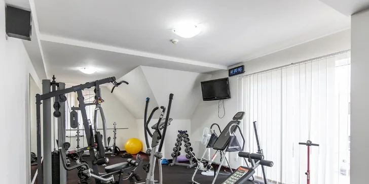 Milovníky sportu potěší neomezený vstup do fitness zóny.