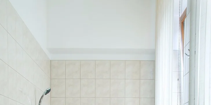 Každý pokoj má vlastní koupelnu, některé s vanou.