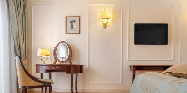 Súčasťou je vždy klimatizácia, trezor, minibar, pracovný stôl, plochá TV, Wi‑Fi pripojenie a telefón.