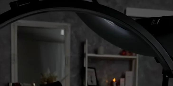 Čeká vás hloubkové čištění, při některých procedurách i LED terapie.