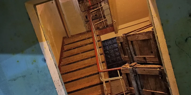 Aréna disponuje i třemi schodišti. 