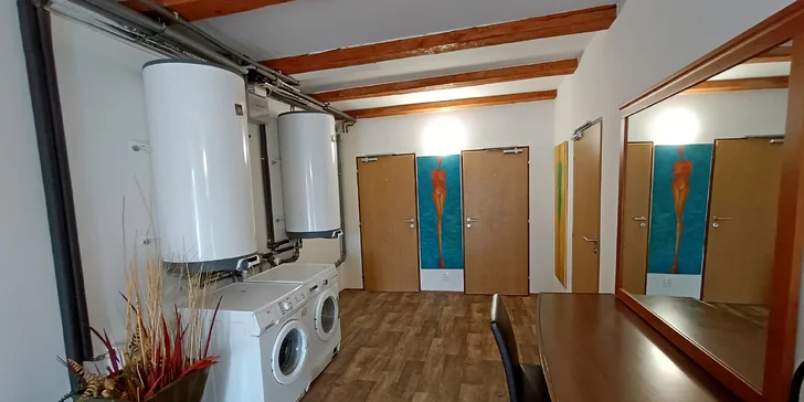 V budove nájdete aj práčovňu s práčkami.