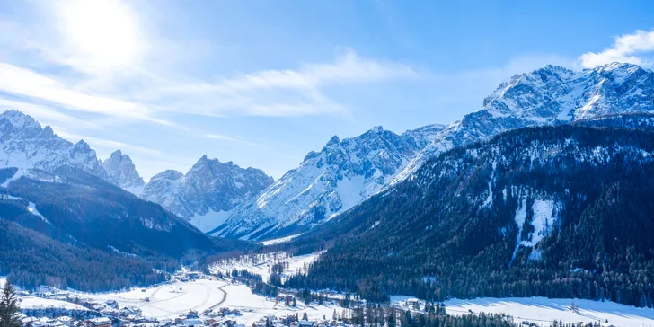 Hotel Residence Corones Suites v centru Valdaory vás nadchne příjemnou horskou atmosférou.