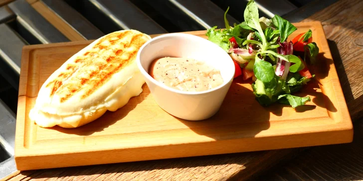 Panini a káva, to je sváča s italským rodokmenem.
