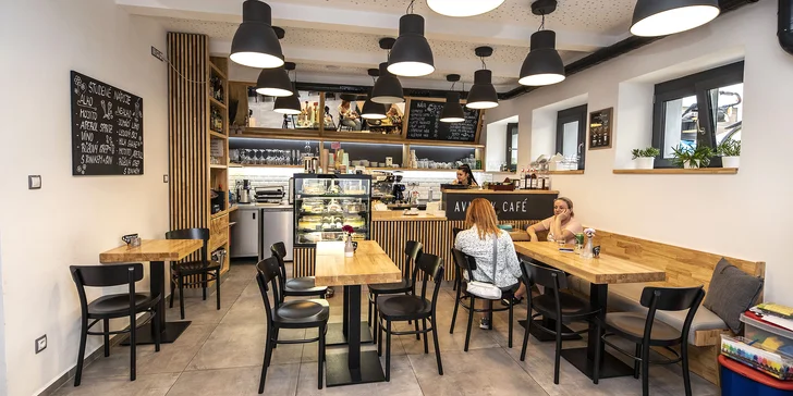 Aviatik café najdete jen cca 150 metrů od zastávky Náměstí Přemysla Otakara II.