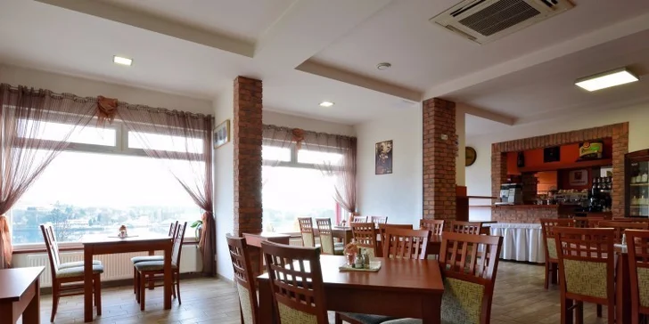 Z restaurace si užijete krásný výhled. 
