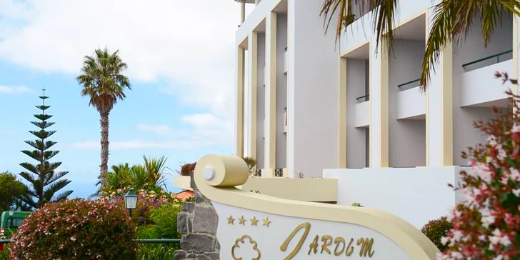 Hotel se nachází v klidné oblasti Prazeres na útesech cca 400 m nad hladinou oceánu mezi pobřežními vesničkami Paúl do Mar a Jardim do Mar.