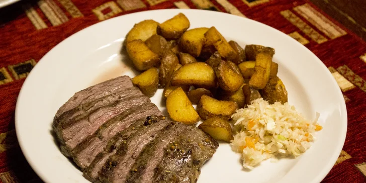 Hlavní chod si budete vybírat dokonce ze čtyř možností. Co takhle flank steak? 