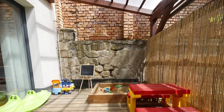 Vaše ratolesti se zabaví i na terase restaurace.