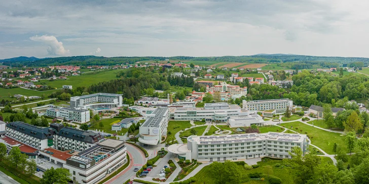 Nachádza sa v malebnej obci Bad Tatzmannsdorf.