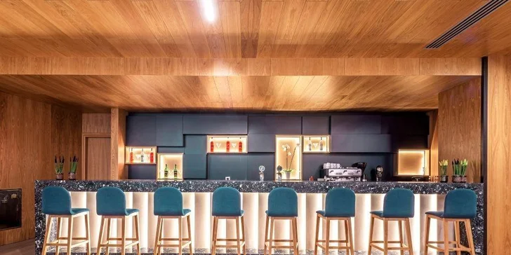 Samozřejmostí je denní a noční bar.