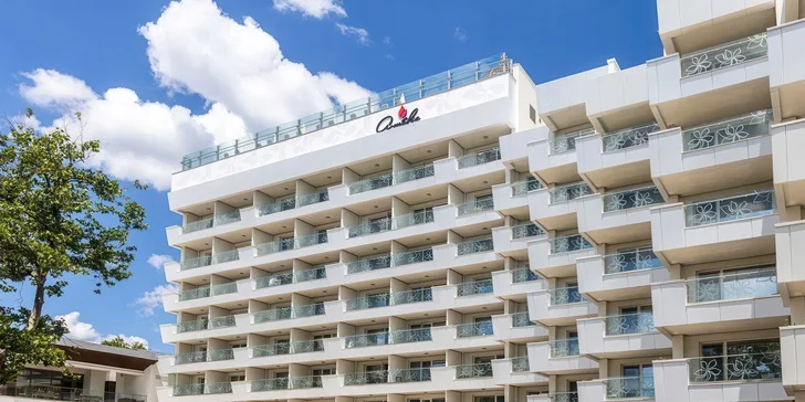 Hotel se nachází v luxusní rekreační oblasti Almena.