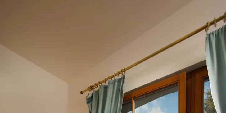Vďaka zatemňovacím závesom budete sladko spať aj keď ráno zasvieti do okien slnko