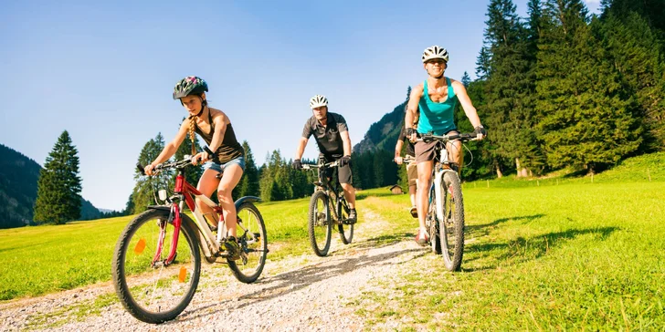 Pokud máte rádi cyklistiku, tak si určitě užijete krkonošské cyklotrasy.