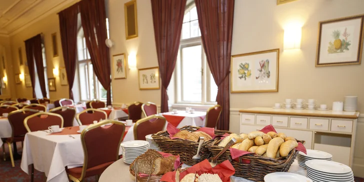  Snídaně i večeře se podávají formou bufetu v restauraci Julius Zeyer. 