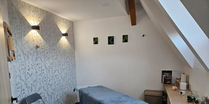 Tato procedura kombinujíce prvky klasické a aromaterapeutické masáže.