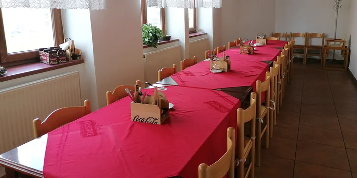 Odcházet budete rozmazlení, s plným pupíkem a úsměvem na rtech.