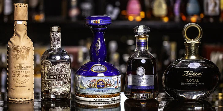Vyškolený rum master vám naplní skleničky exkluzivními rumy.