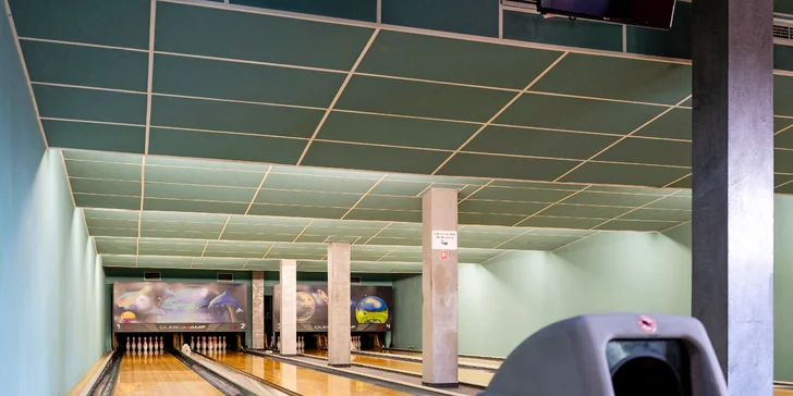 Vyberte si hru na 1⁠–⁠2 hodiny až pro 8 osob, boty si můžete půjčit za drobný příplatek na místě.
