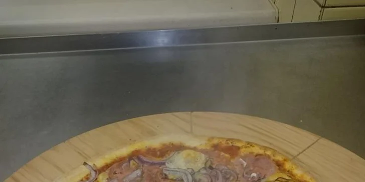 K pizze si můžete dokoupit i Kofolu či Zubra.