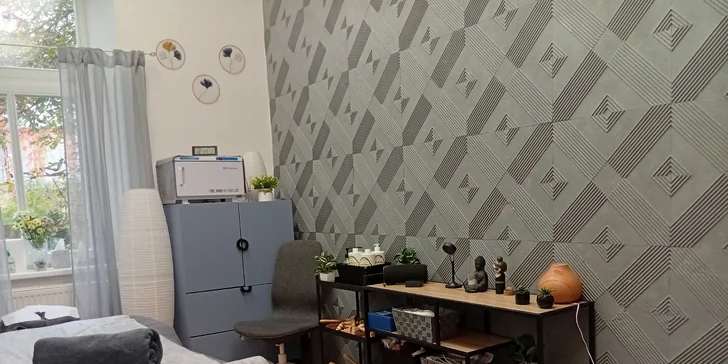 Výsledkem je viditelné zpevnění kontur, vyhlazení jemných vrásek a pleť, která září zdravím a svěžestí.