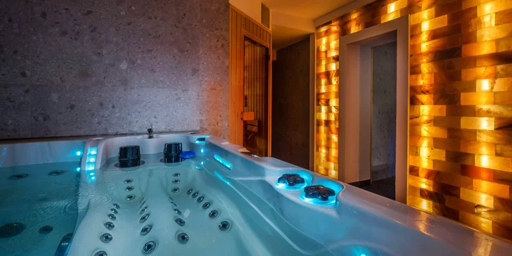 Relax si dopřejete ve vířivce, kam máte 1,5 hodinový vstup. 