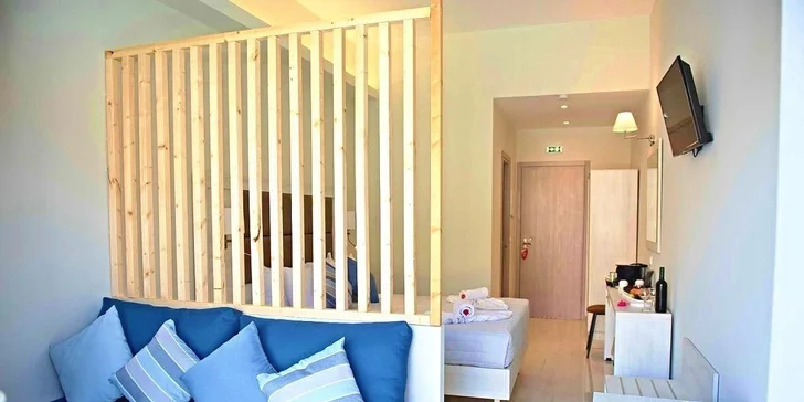 Soukromý balkon nebo terasa pak slouží jako vaše osobní zóna, kde si můžete nerušeně užívat slaný vzduch a plánovat další den na Korfu.