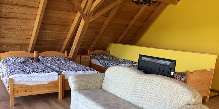 Na pokoji je televize s DVD a také tu budete mít připravenou knihu Jak jsem zachránil ZOO Tábor. I s podpisem autora a ředitele zoo v jedné osobě. 
