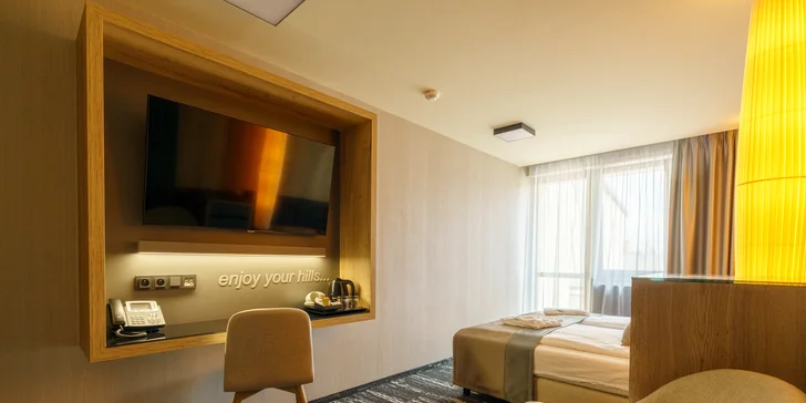 V izbách nájdete telefón, LCD TV, trezor na úschovu vecí, minibar s občerstvením a set na prípravu kávy/čaju.