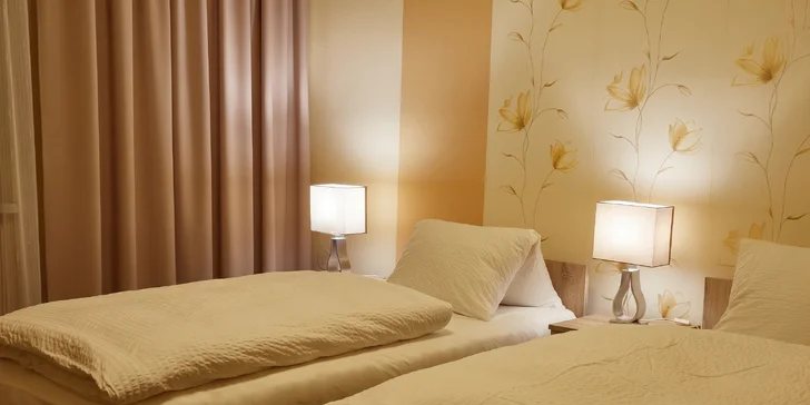 Všechny pokoje jsou svěží, funkční a nastaví vám laťku hotelového pohodlí v Jeseníkách pořádně vysoko.