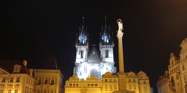 Procházka začíná v 16:30, sraz je na rohu Staromáku a Pařížské. 