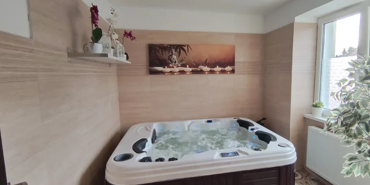 V rámci balíčku s wellness se těšte na hodinu v soukromé vířivce. 